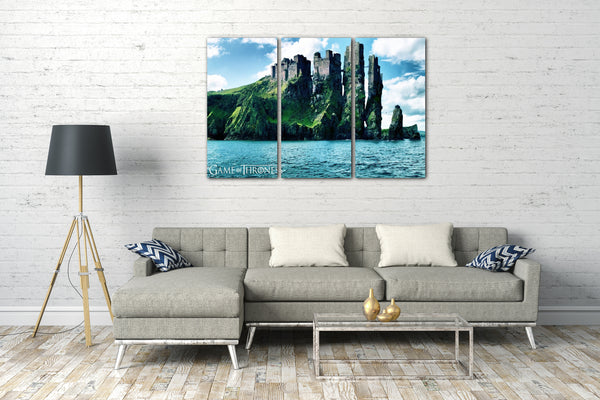 Leinwandbild Game of Thrones große Burg auf Insel im Meer Fantasy Titel-Schrift