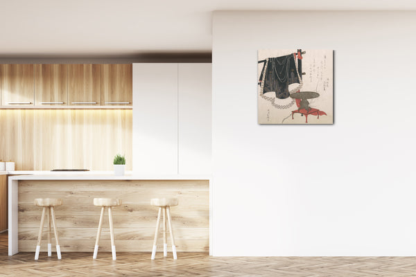 Leinwandbild Hachifusa Shūri - Blumenvase mit Ständer; Kleid, das an einem Kleiderständer hängt