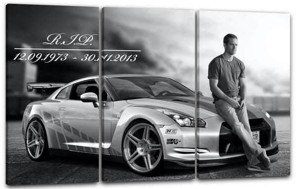 Leinwandbild Paul Walker an Auto gelehnt mit Schriftzug links