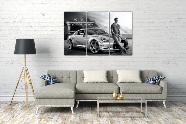 Leinwandbild Paul Walker an Auto gelehnt mit Schriftzug links